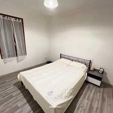 Villa Grande Maison De 120m2 Avec Cour / 4 Chambres