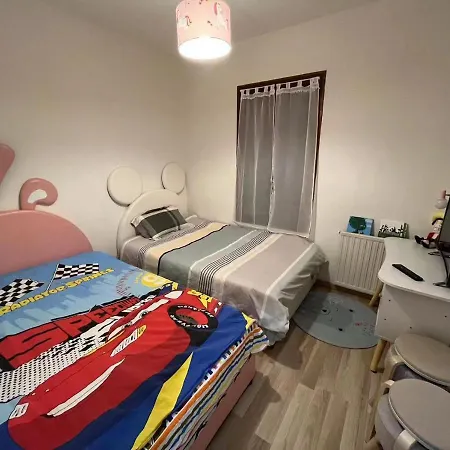Grande Maison De 120m2 Avec Cour / 4 Chambres *